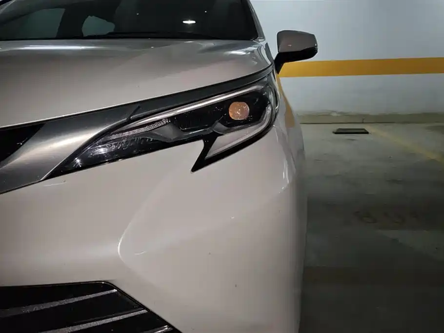 Toyota Sienna 2024 2.5L Hybrid Premium Edition фото 5
