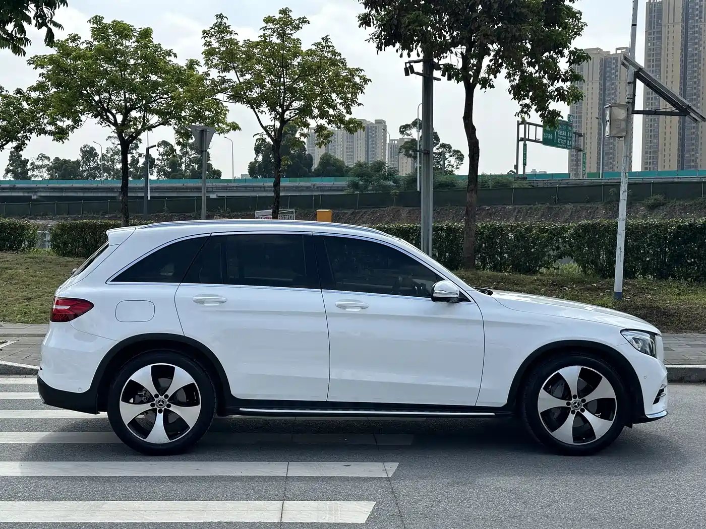 Mercedes-Benz GLC 2018 Facelift GLC 300 4MATIC Dynamic фото 6