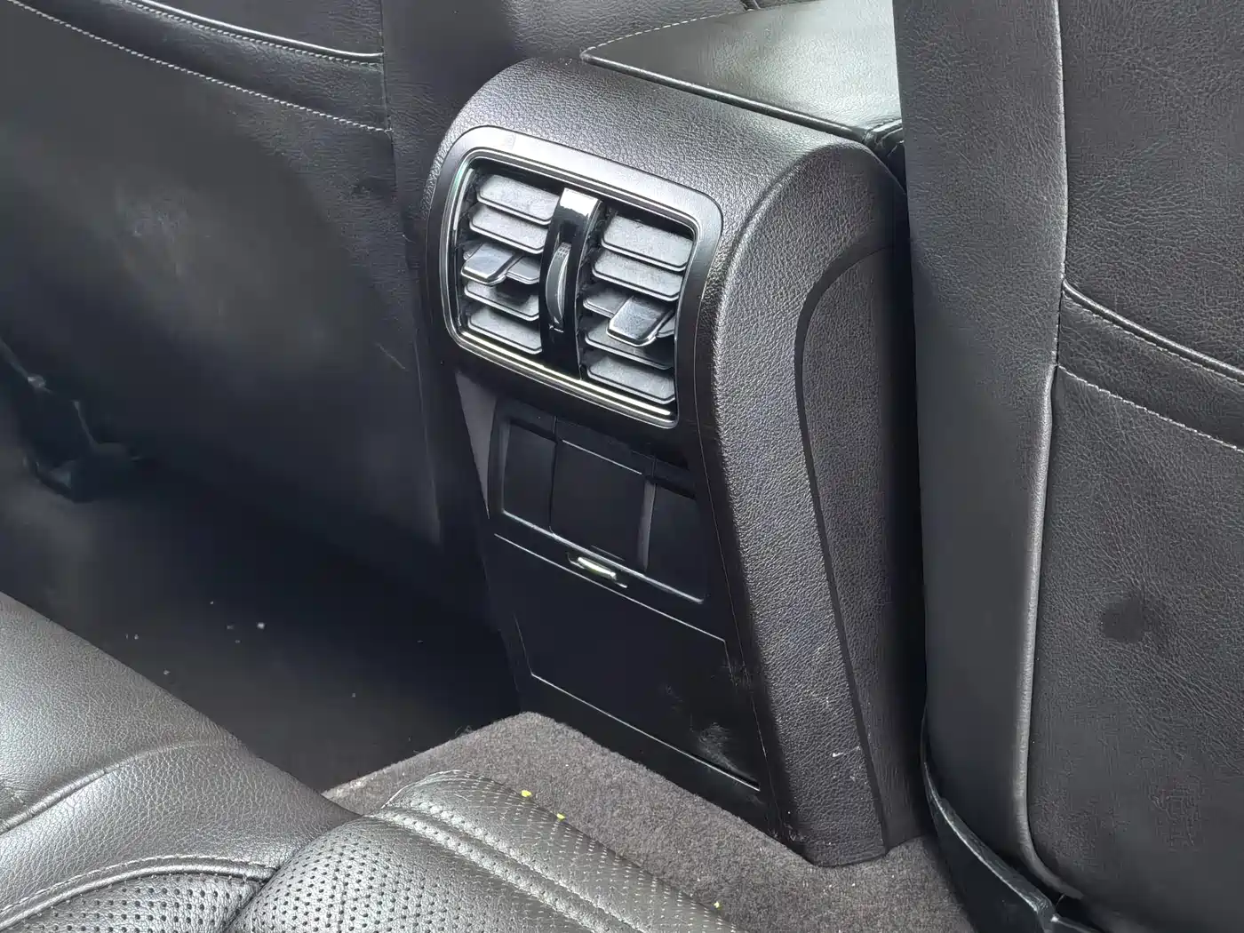 Volkswagen FAW-Volkswagen CC 2018 1.8TSI Luxury фото 11