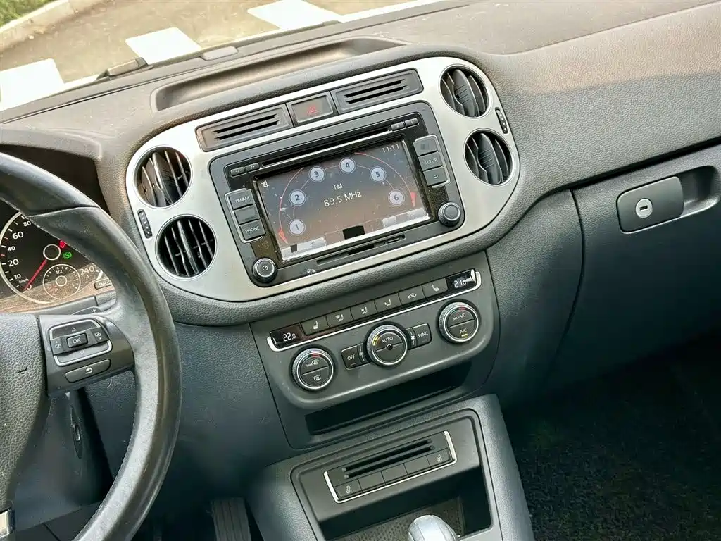 Volkswagen Tiguan 2015 1.8TSI Automatic 2WD Highline фото 5