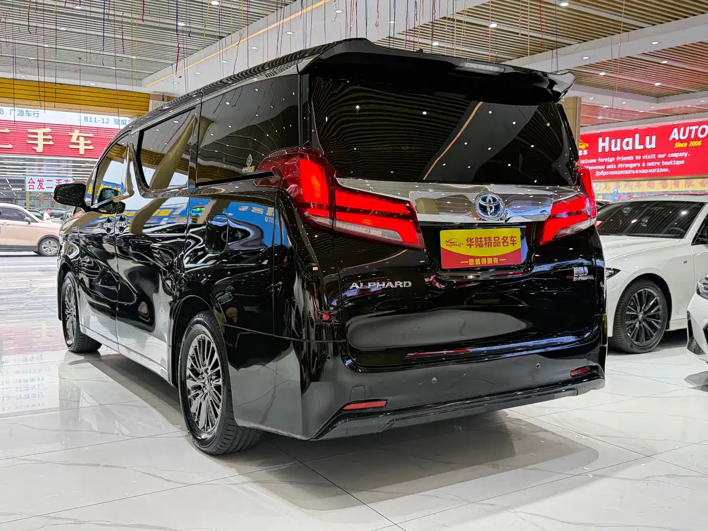 Toyota Alphard 2021 Hybrid 2.5L Luxury фото 4