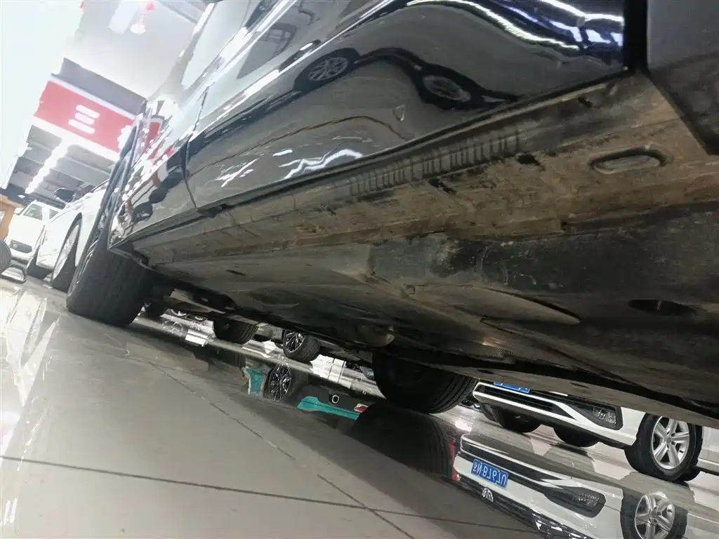 Volkswagen Tiguan L 2024 Outstanding 330TSI Auto 2WD R-Line Dragon Glory Edition фото 22