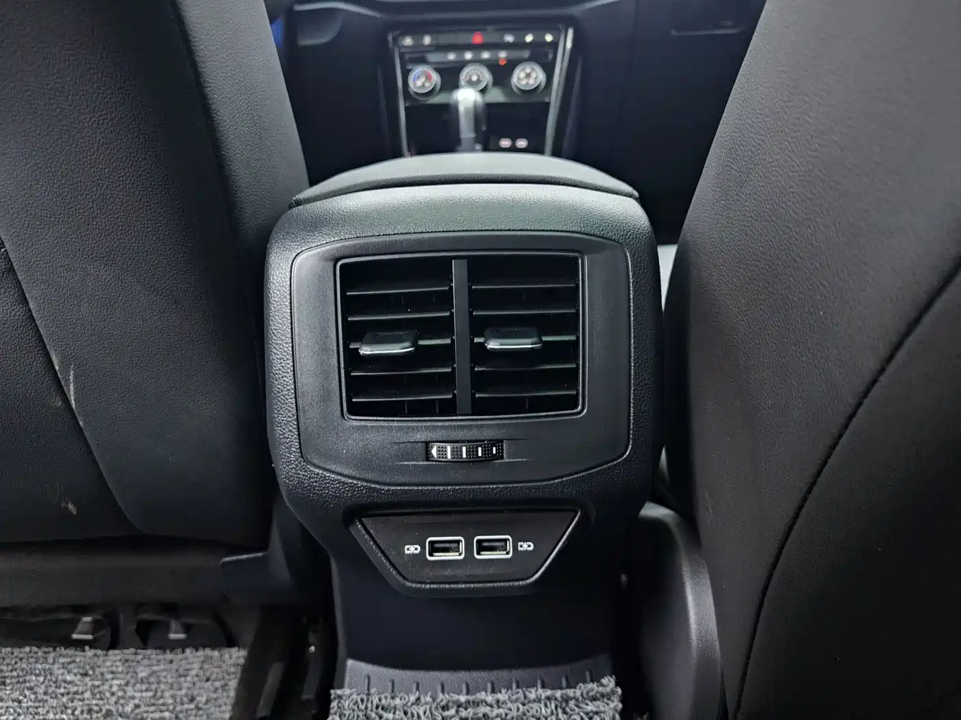 Volkswagen T-Roc, миниатюра 12