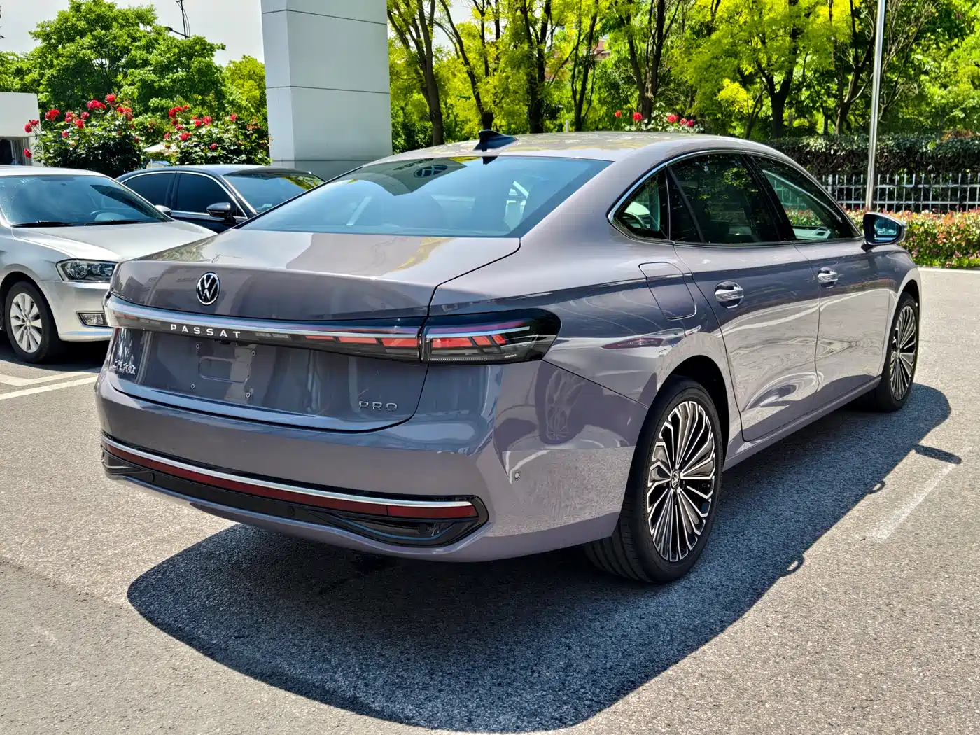 Volkswagen Passat 2025 Pro 380TSI Dragon Prestige Edition фото 9