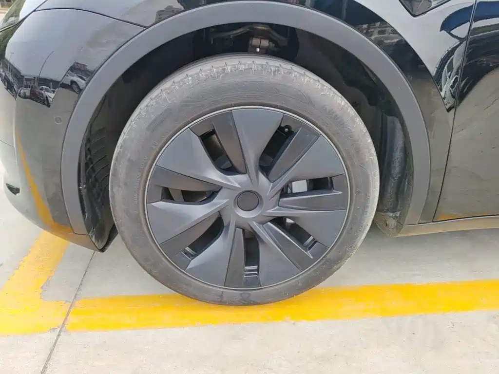 Photo 23 - Tesla Model Y