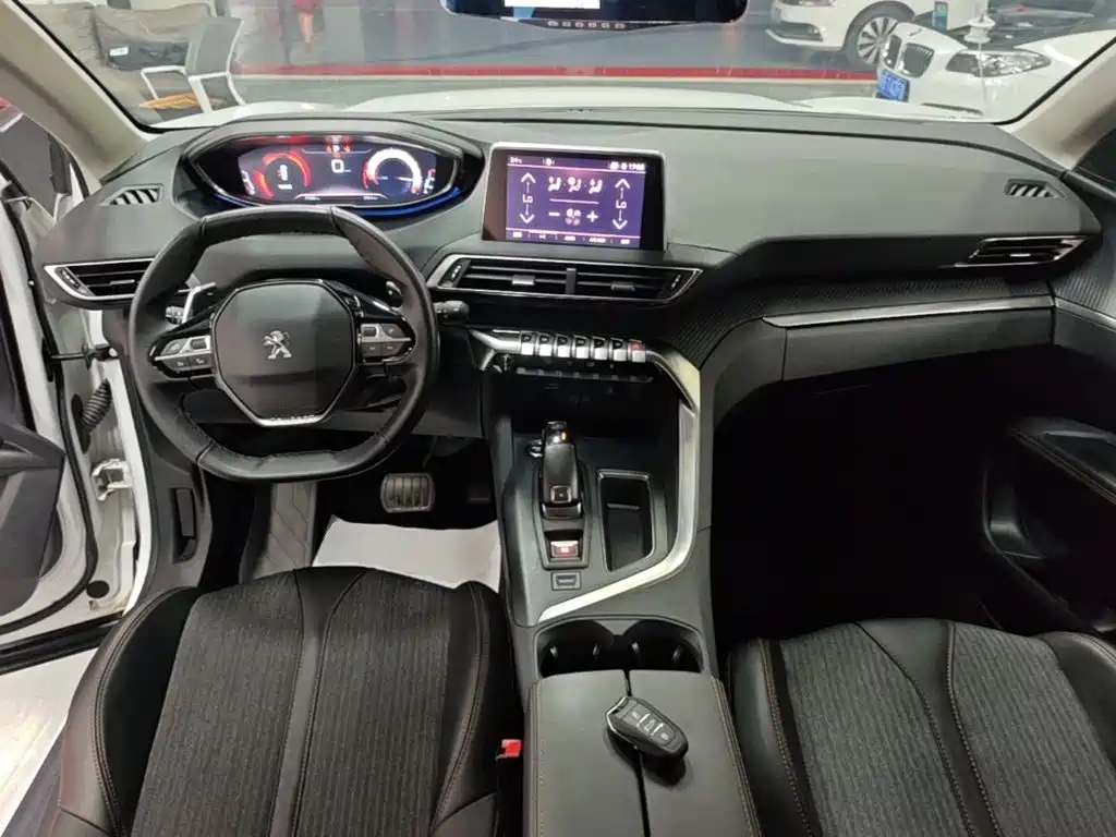 Фото 10 - Peugeot 5008