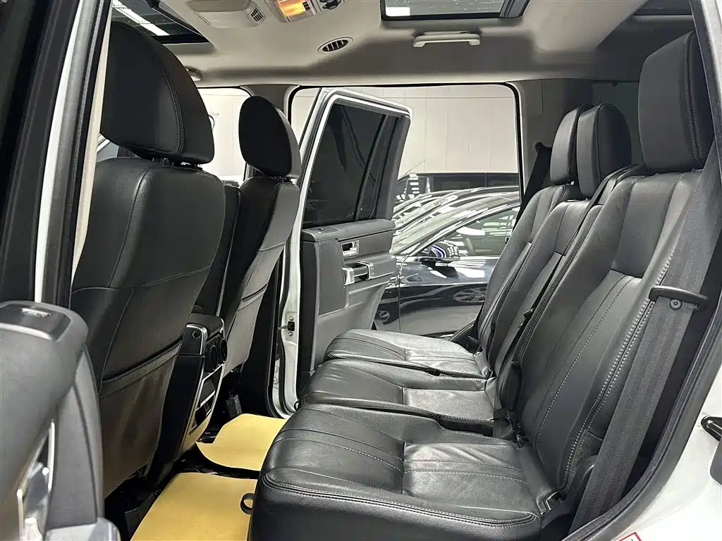 Land Rover Discovery 2013 5.0 V8 HSE фото 17