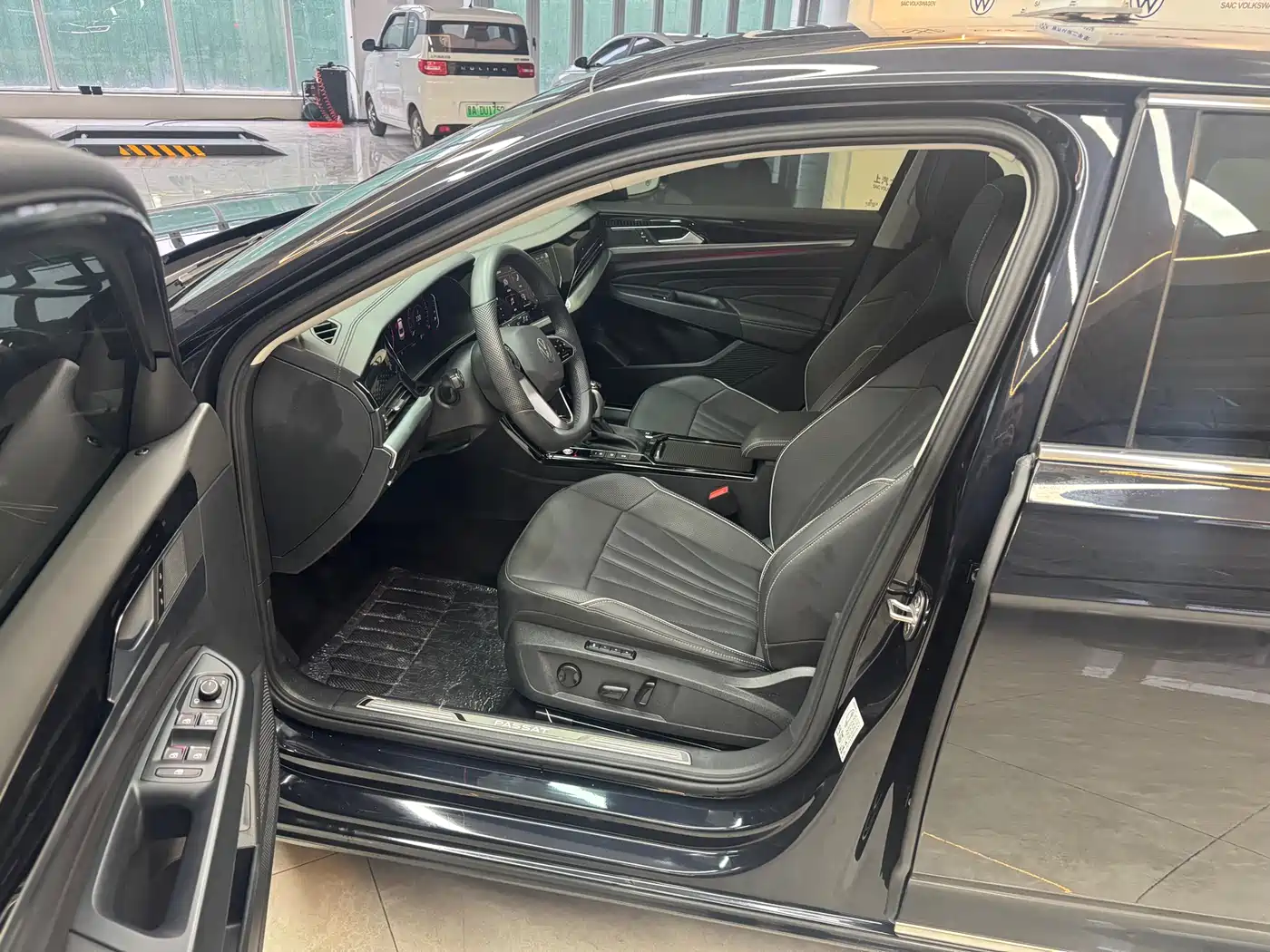 Volkswagen Passat 2024 380TSI Starlight Dragon Glory Edition фото 4