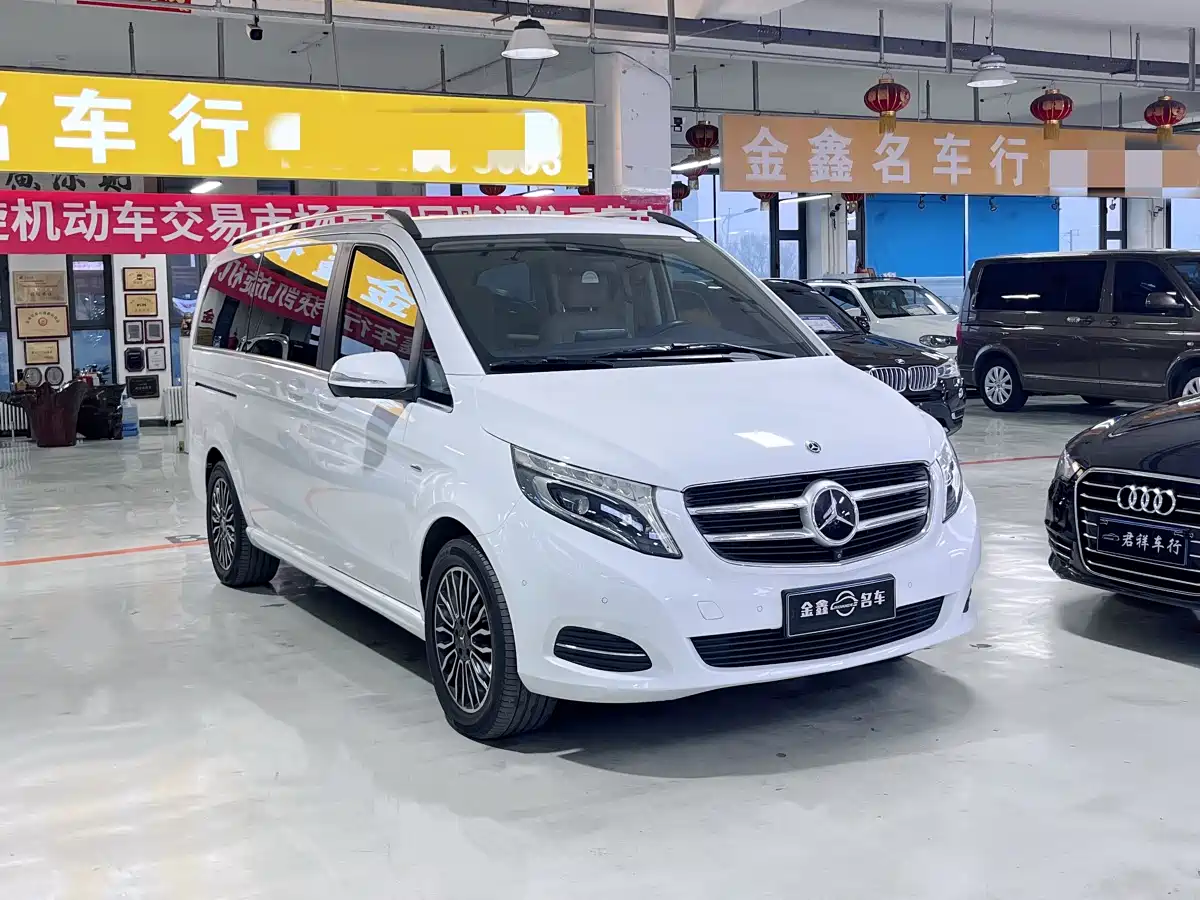 Mercedes-Benz V-Class 2017 Model V 260 Premium Edition фото 3