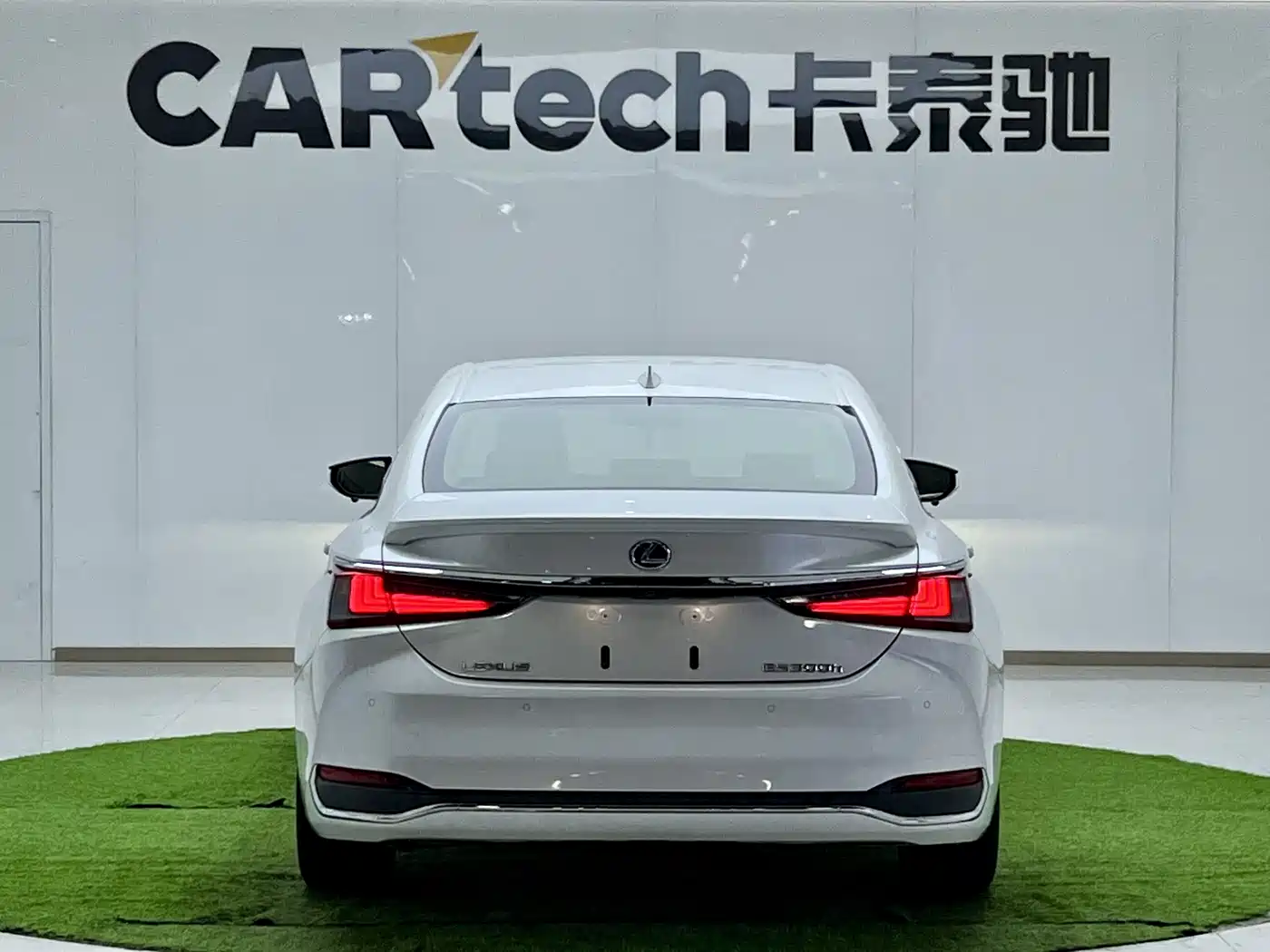 Lexus ES 2018 300h Excellence Edition China V фото 9