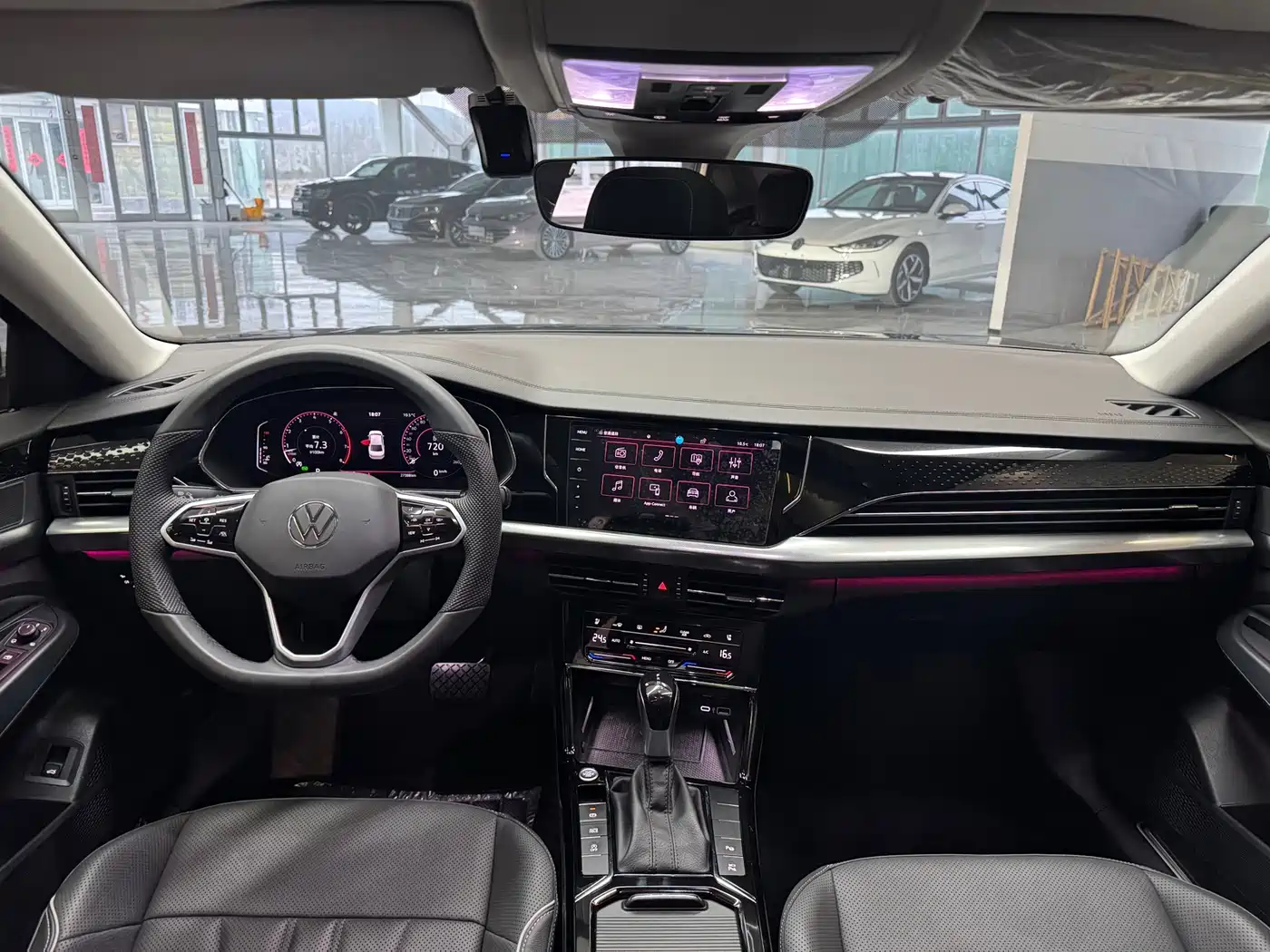 Volkswagen Passat 2024 380TSI Starlight Dragon Glory Edition фото 5