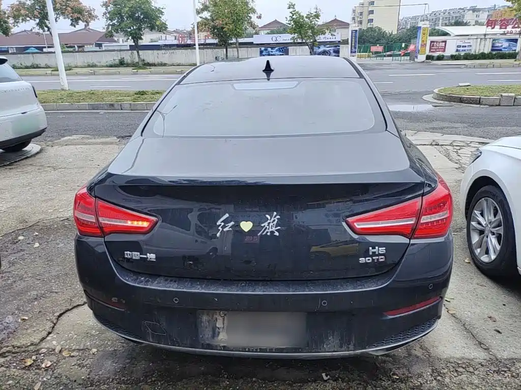 Фото 6 - Hongqi H5