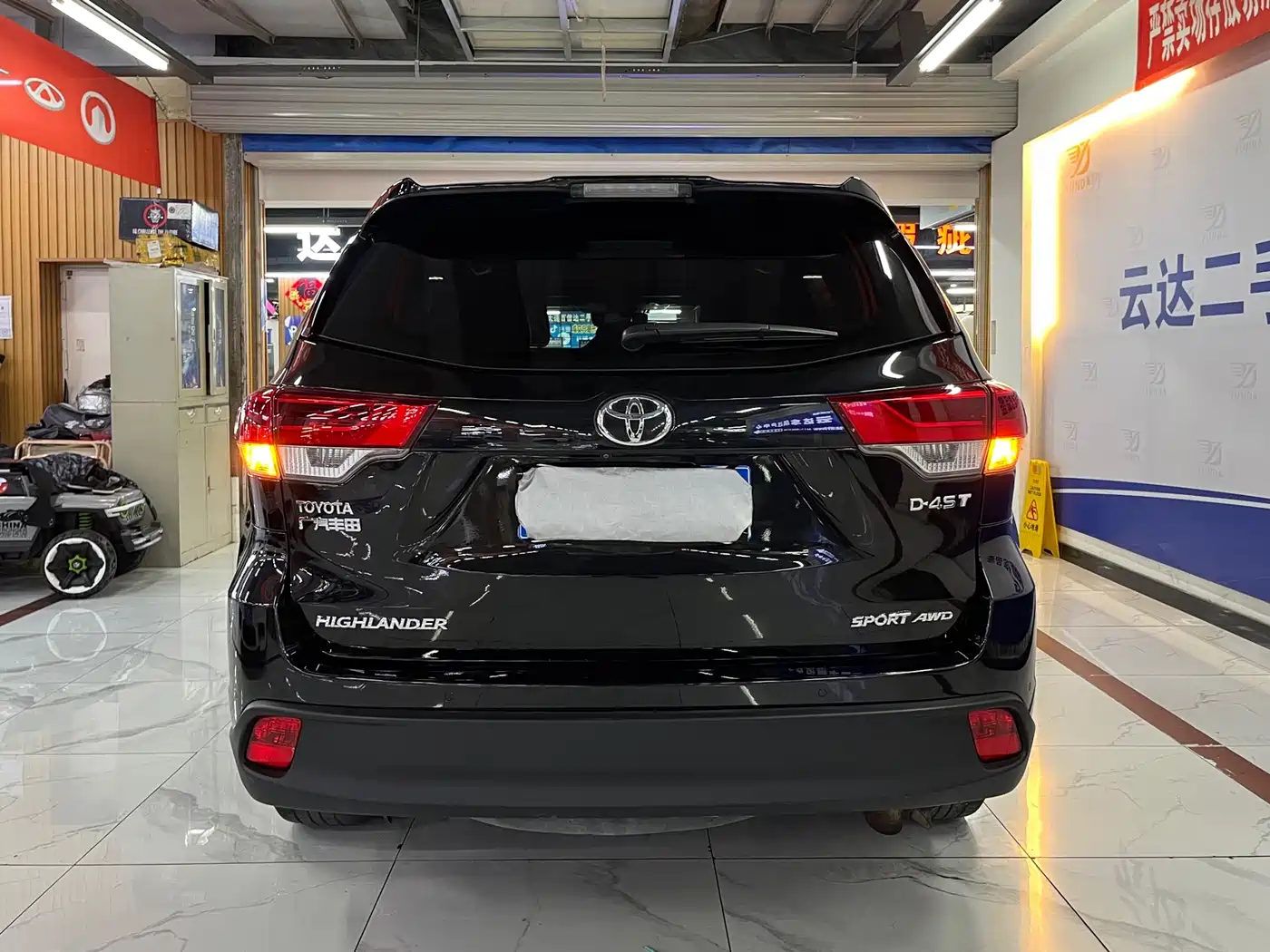 TOYOTA HIGHLANDER