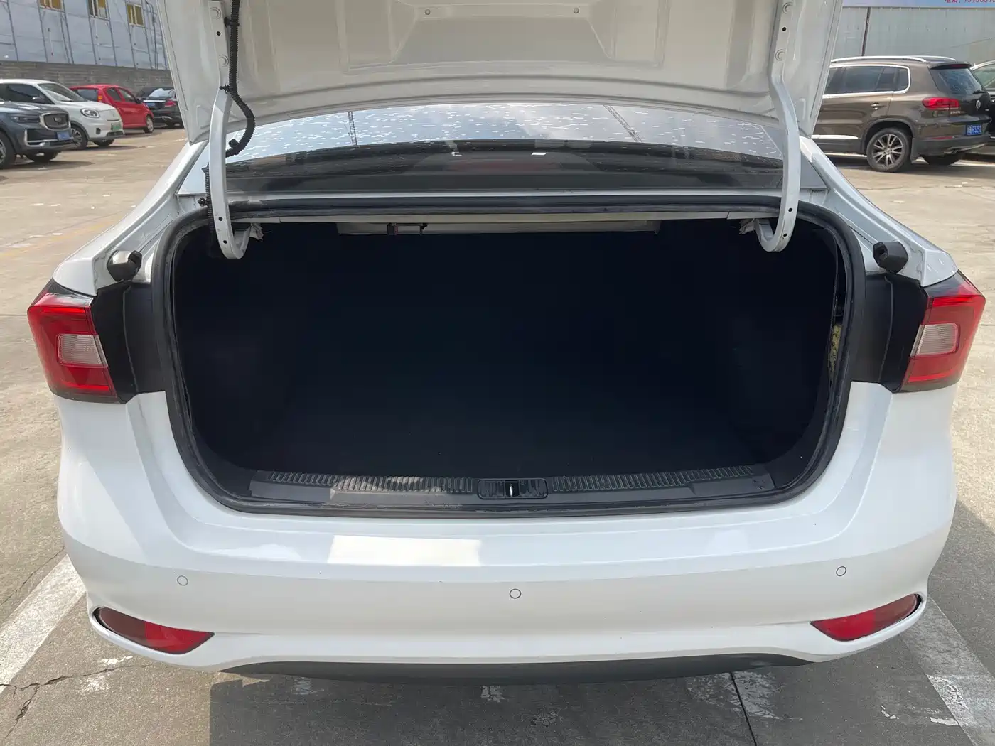 Roewe i5 2019 2019 1.5L Automatic 4G Connected LingHao Version