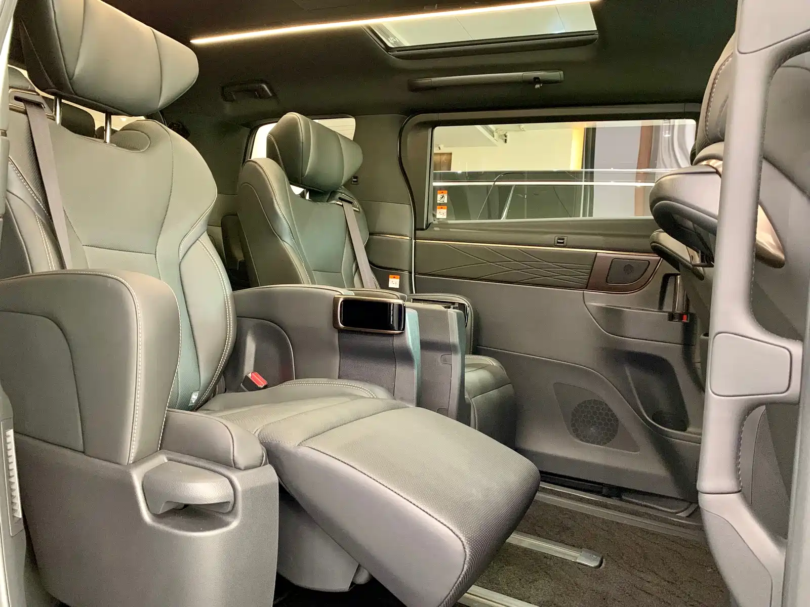 Фото 11 - Toyota Alphard