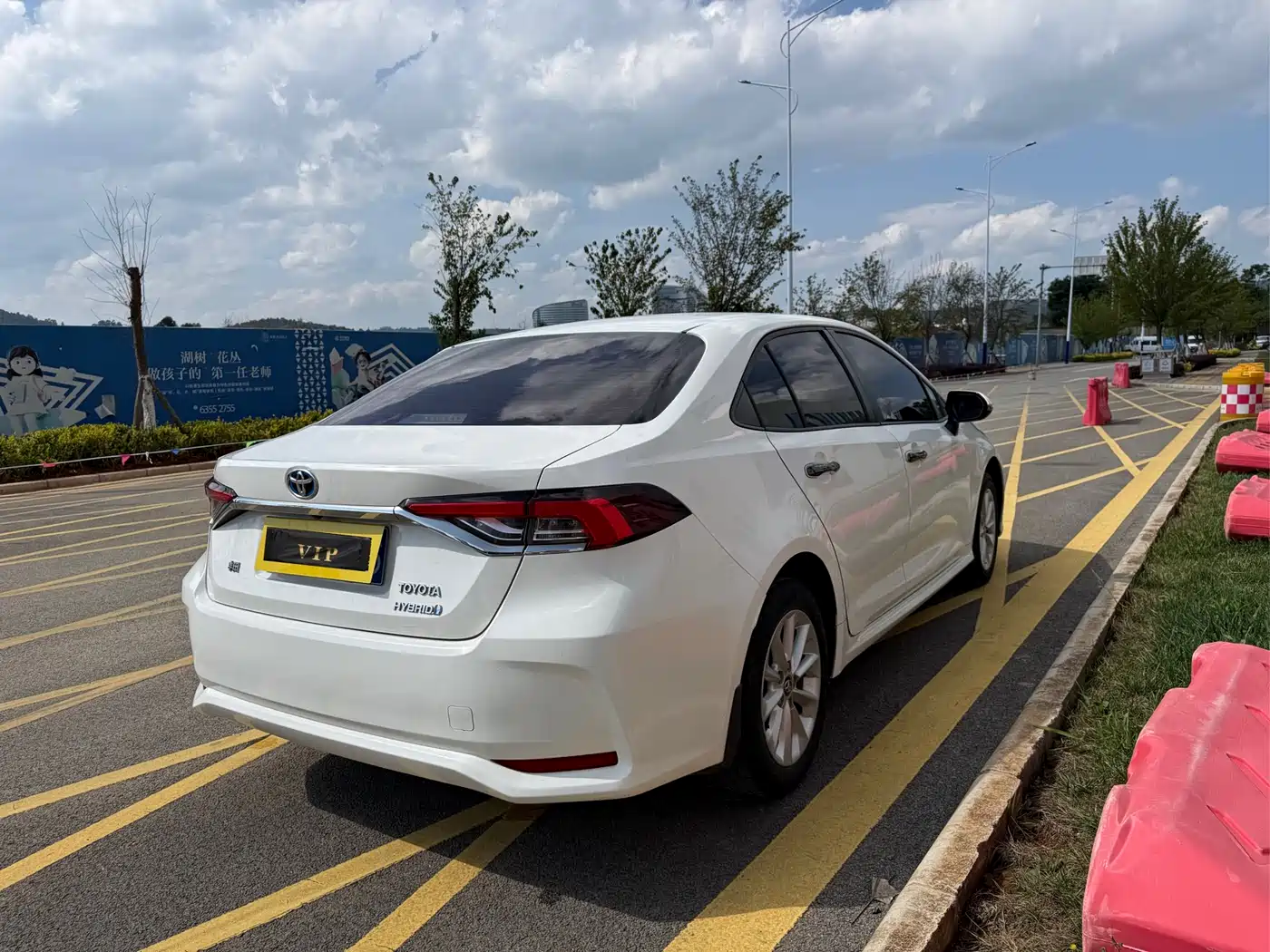 Toyota Corolla 2019 Hybrid 1.8L E-CVT GL-i Elite Edition фото 12