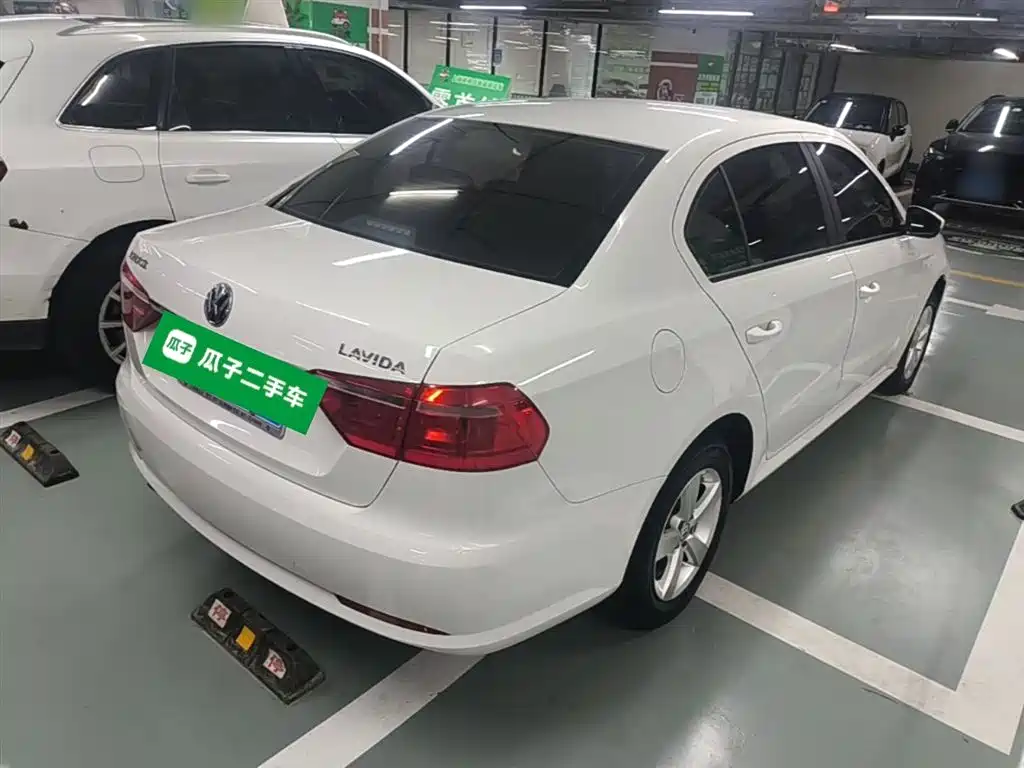 Volkswagen Lavida 2017 1.6L Automatic Comfort Edition фото 7