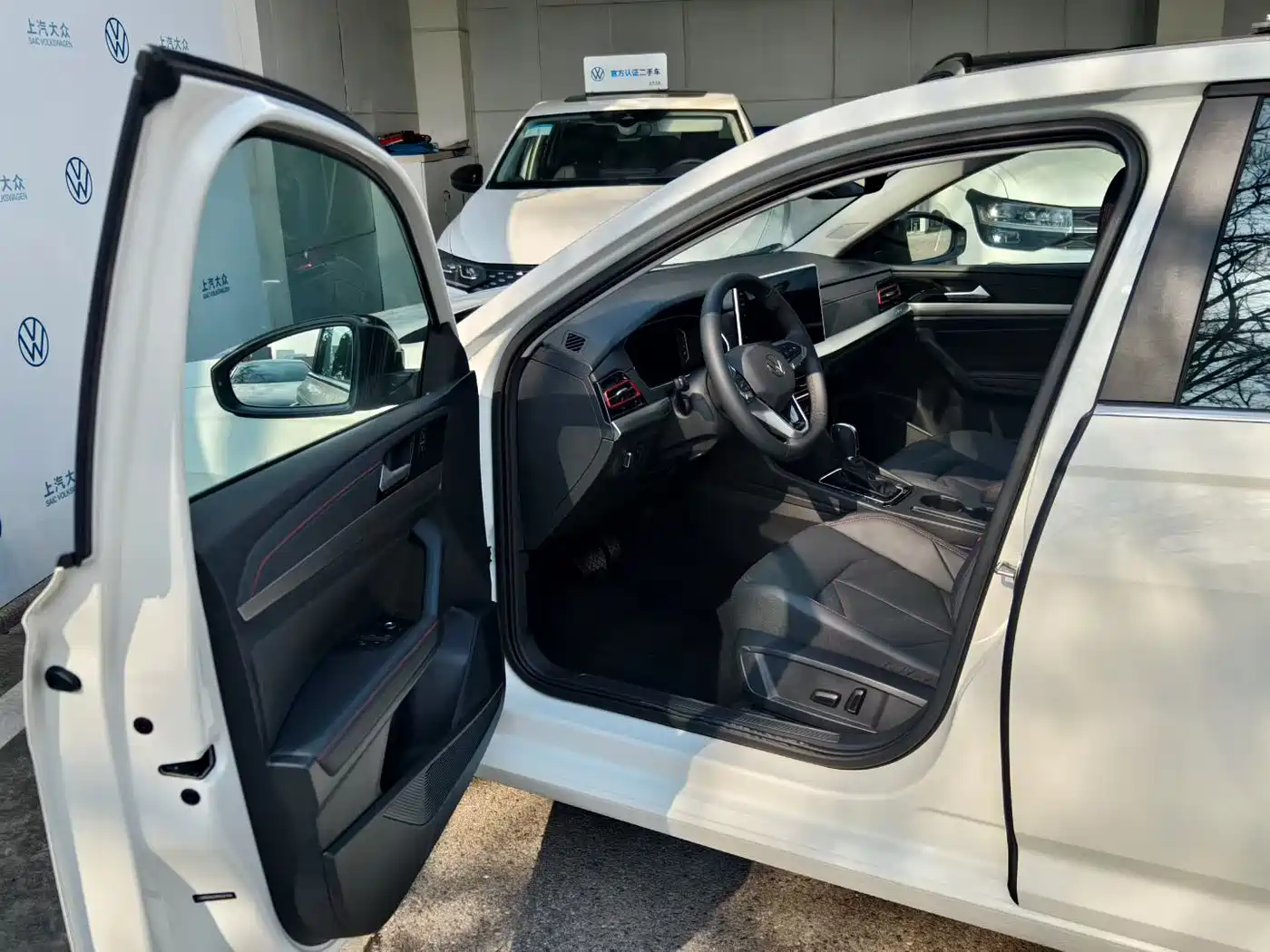 Volkswagen Lavida 2024 Model 300TSI DSG Starlight Leading Edition фото 3