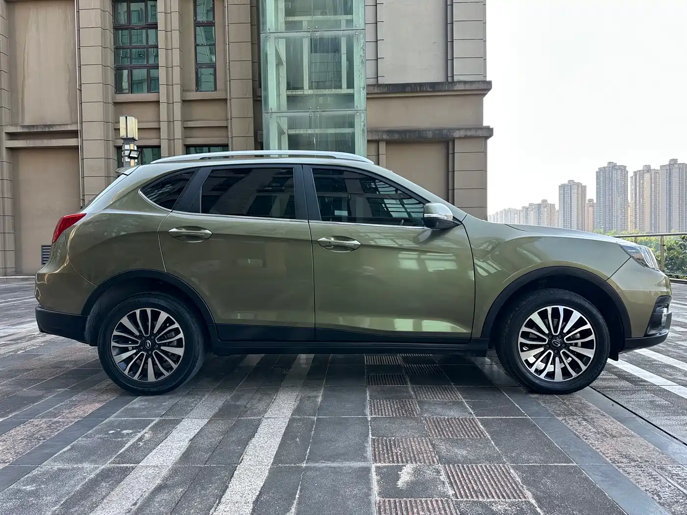 GAC Trumpchi Trumpchi GS5 Super 2015 2.0L Automatic 2WD Luxury Navigation Edition фото 7