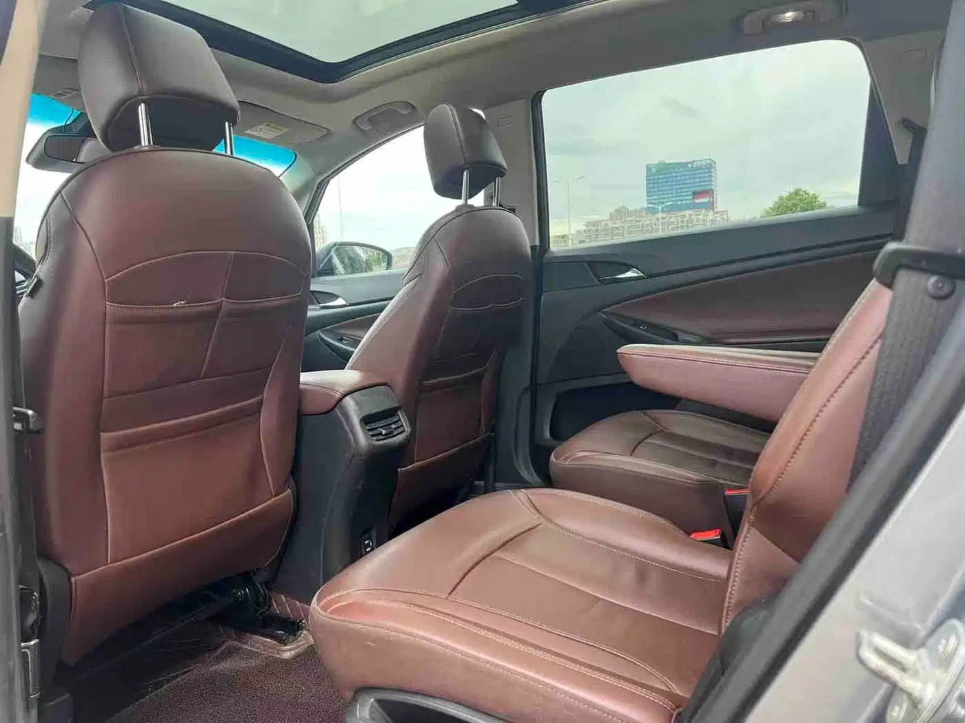 Фото 27 - Buick GL6