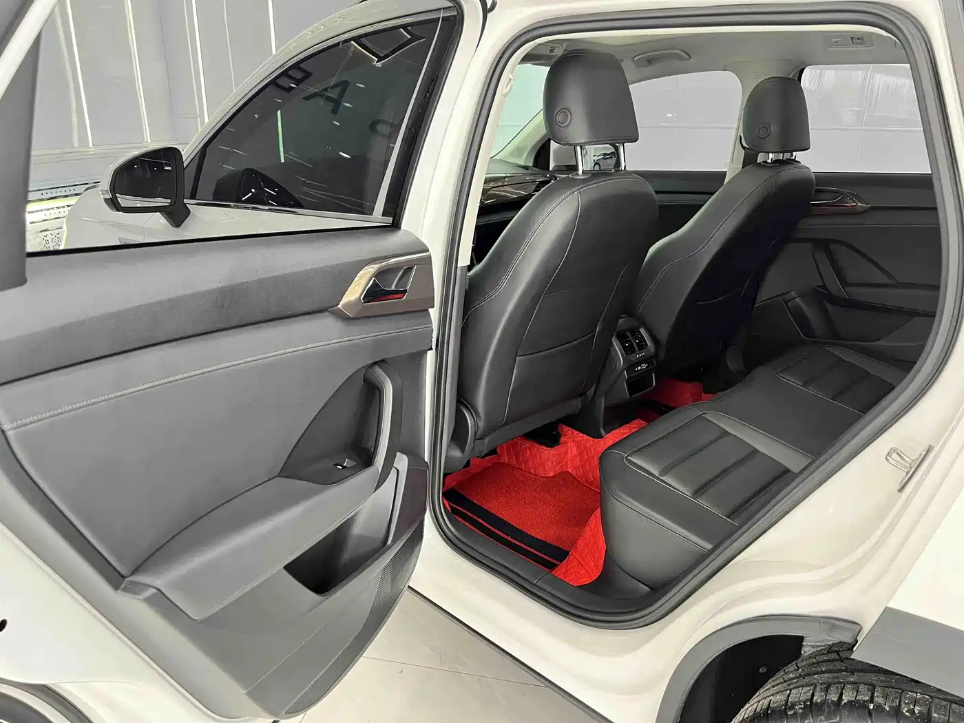 Volkswagen Tharu 2022 280TSI FWD Luxury Edition фото 12
