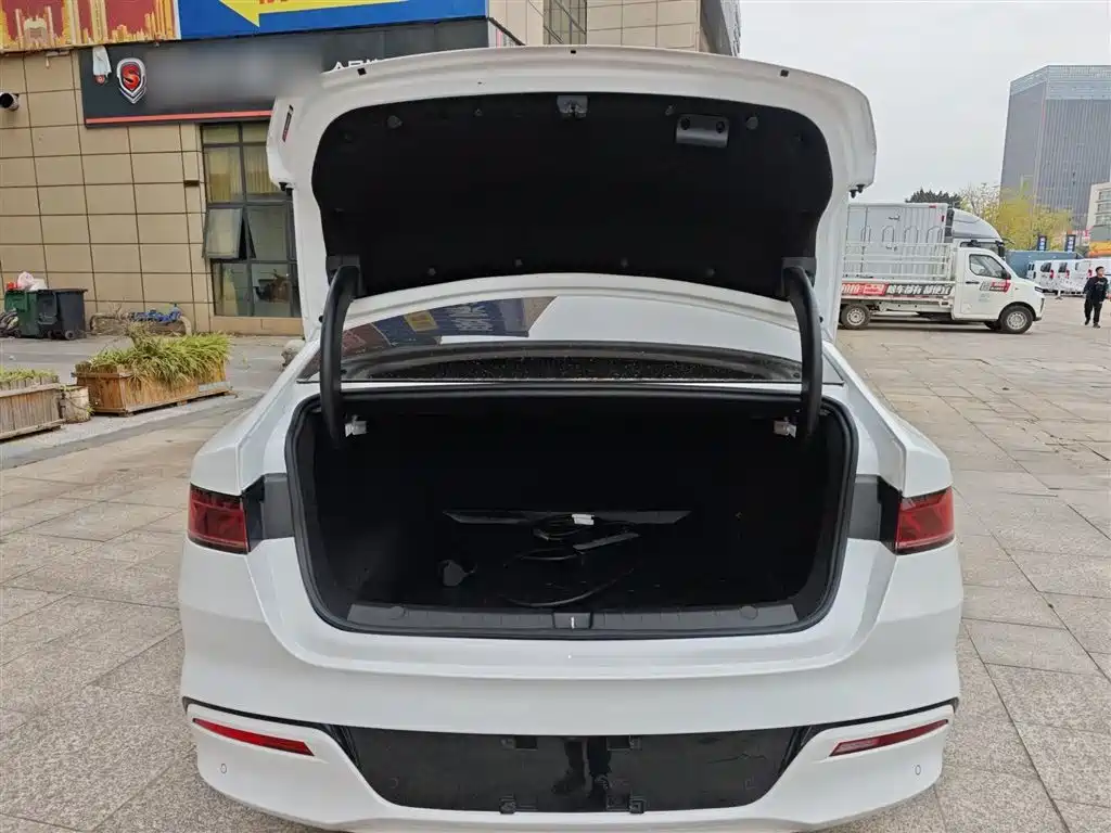 BYD Qin PLUS 2024 Glory Edition DM-i 55KM Leading фото 15