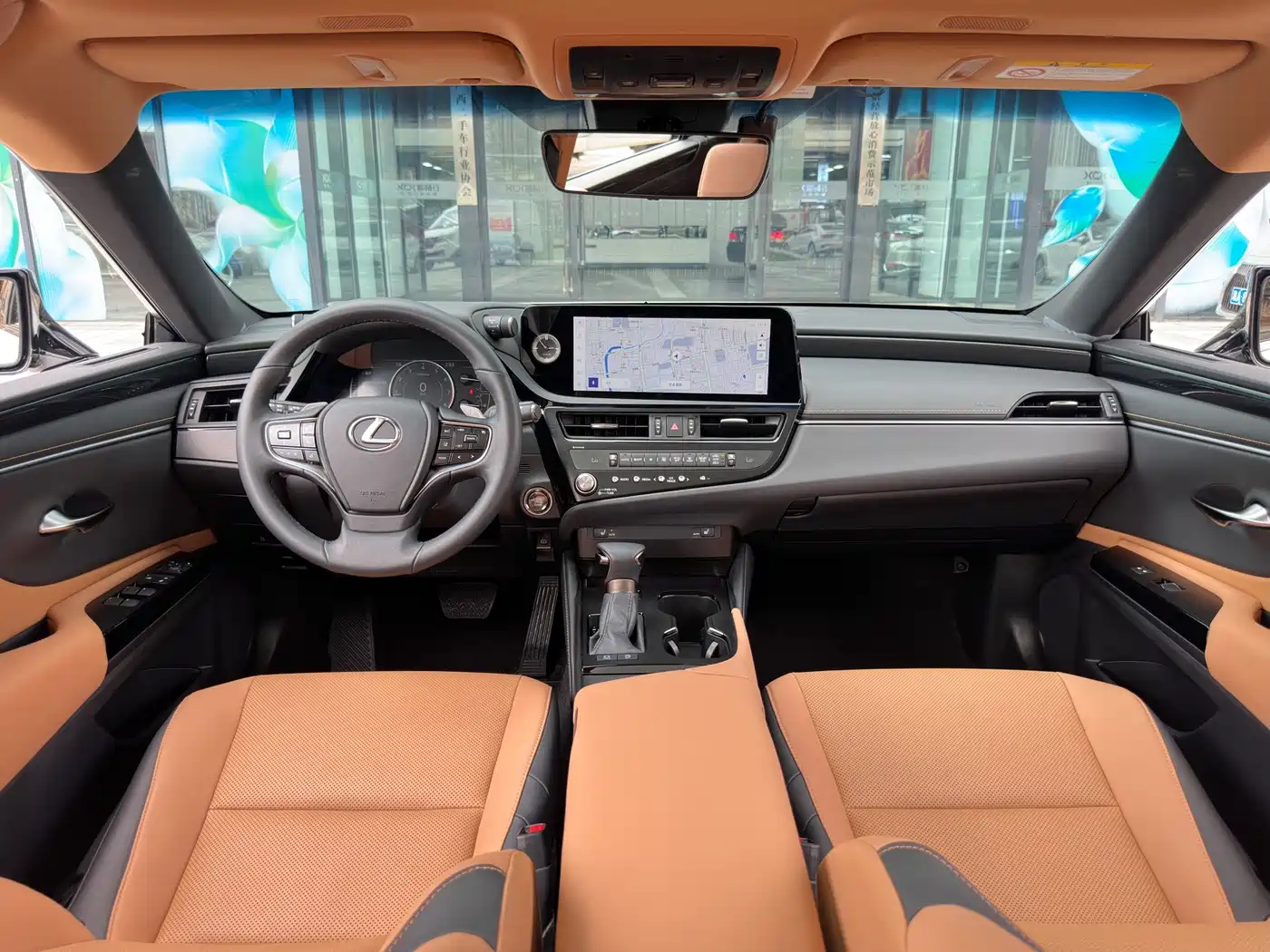 Фото 14 - Lexus ES