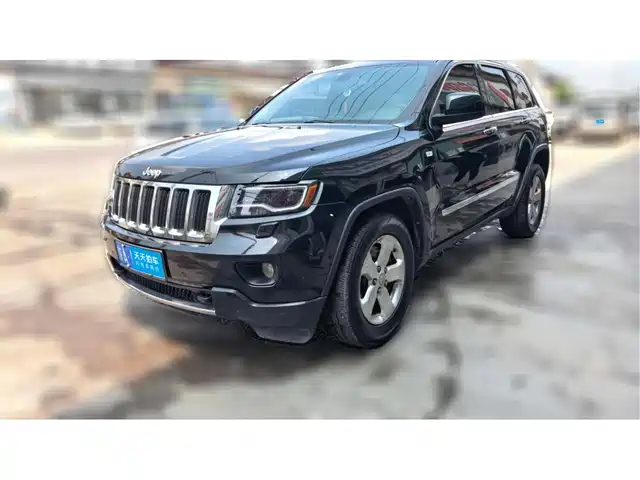 Jeep Grand Cherokee (Import) 2013 3.6L Navigation Luxury — фото 1