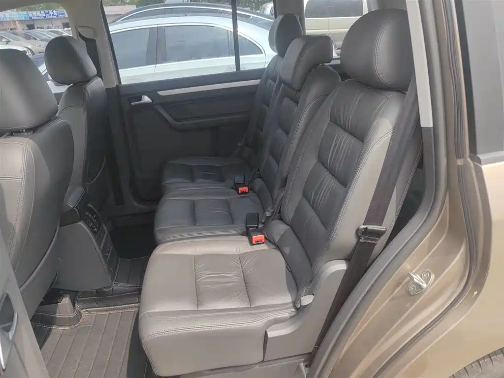 Volkswagen Touran 2015 1.4T DSG Comfort Edition 5-seater фото 13
