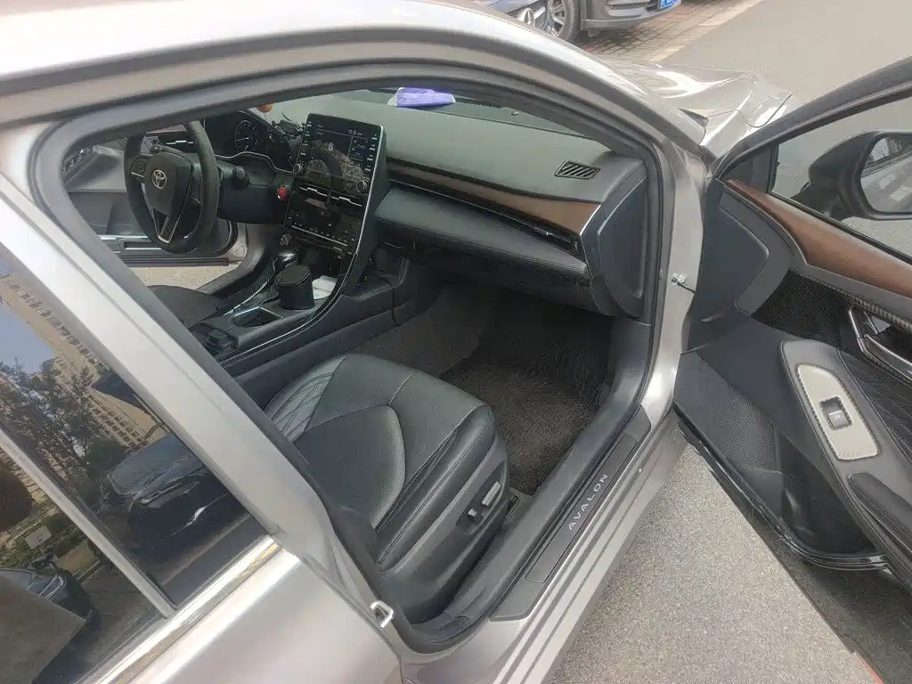 Photo 19 - Toyota Avalon