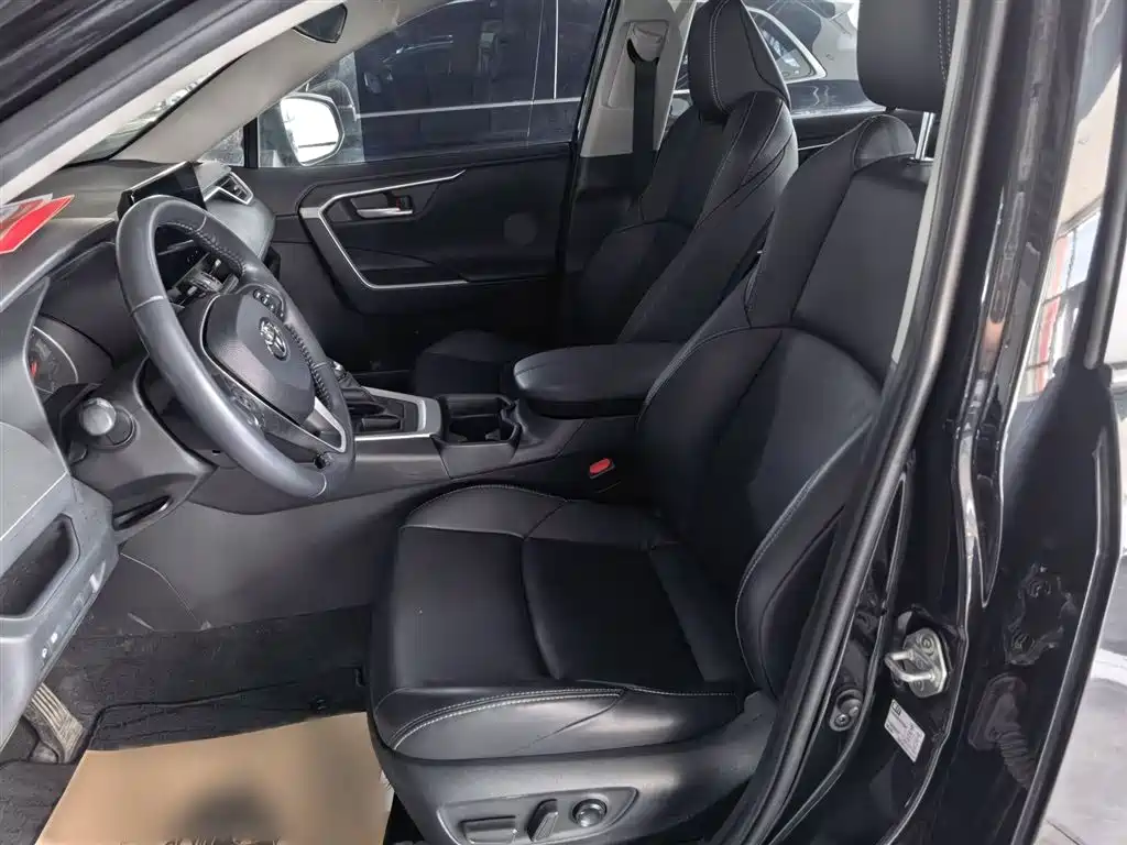 Toyota Wildlander 2023 2.0L CVT FWD Urban фото 12