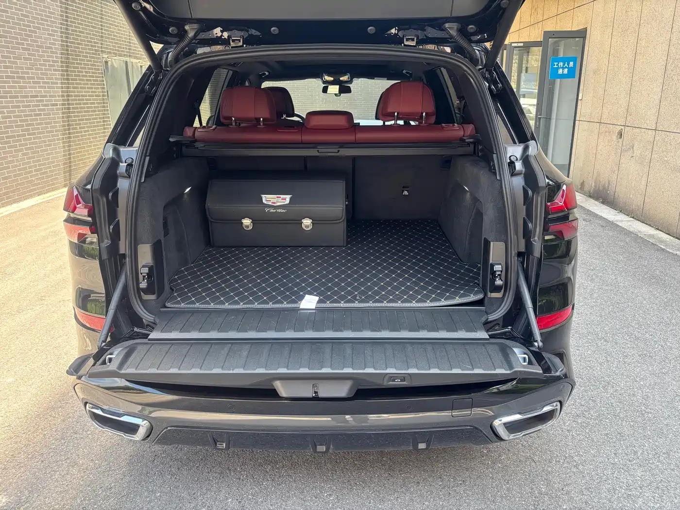 BMW X5 2025 Model xDrive 40Li Exclusive M Sport Blackout Package фото 24