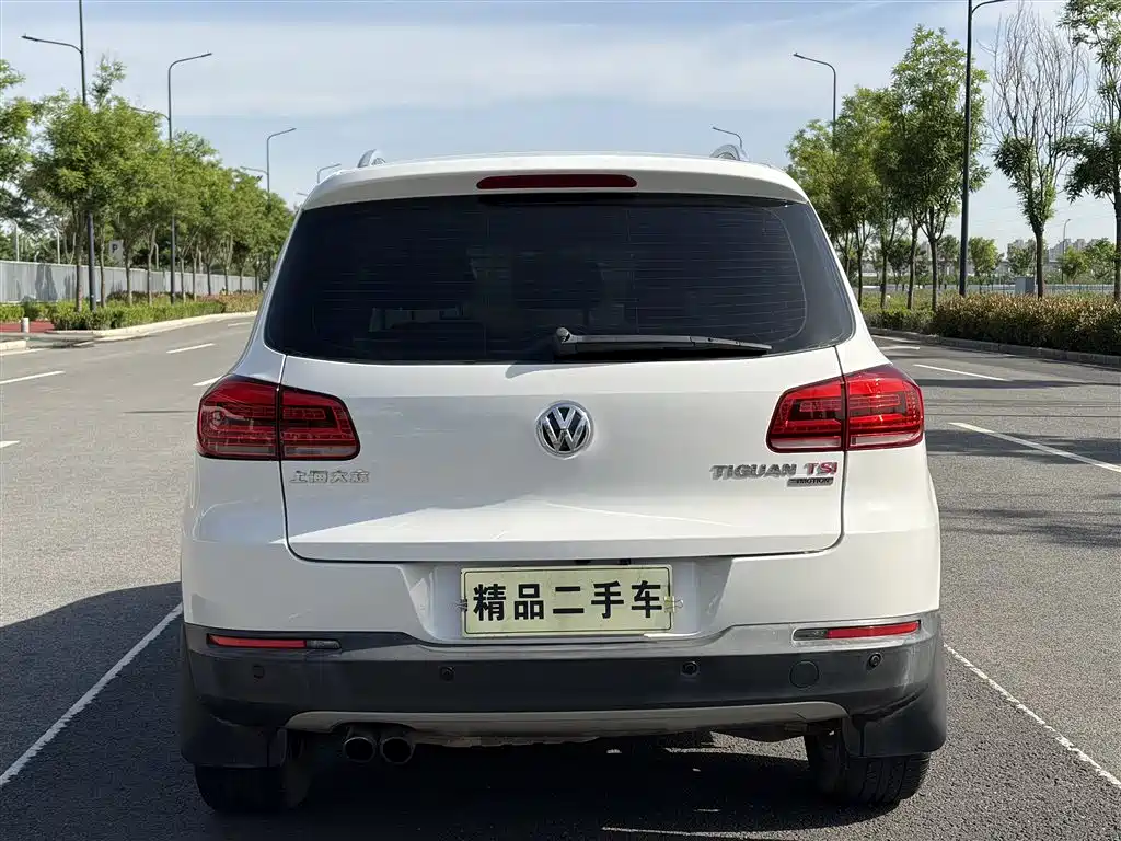 Volkswagen Tiguan 2015 2.0TSI Automatic 4WD Luxury фото 9