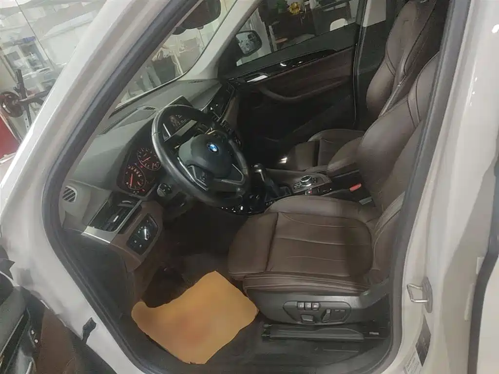 BMW X1 2016 sDrive20Li Luxury Model фото 14