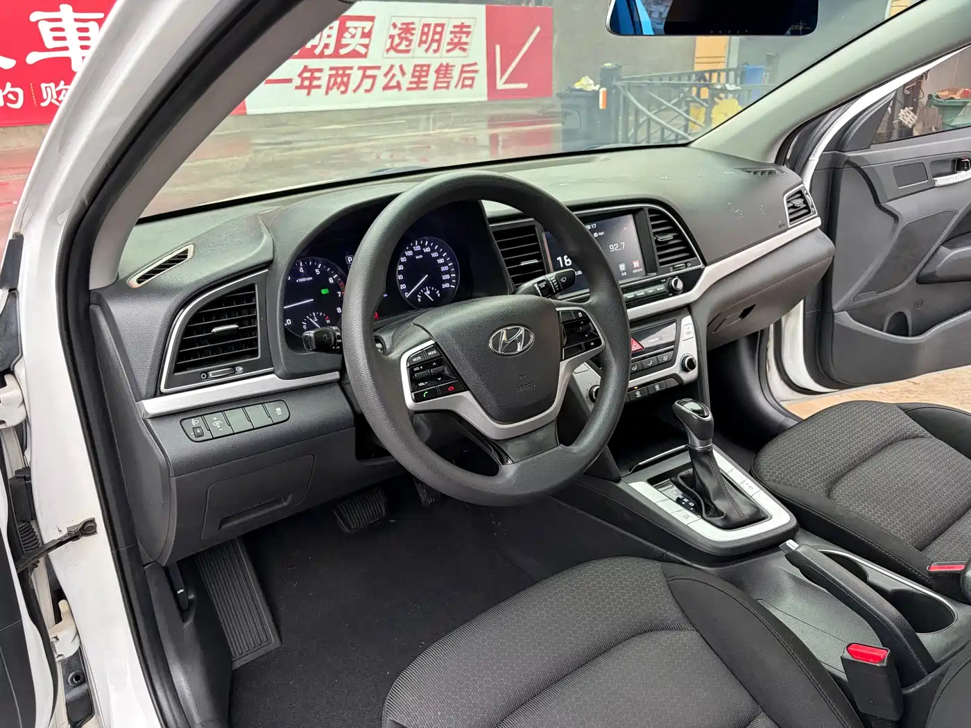Hyundai Elantra 2018 1.6L Automatic 15th Anniversary Special Edition фото 4
