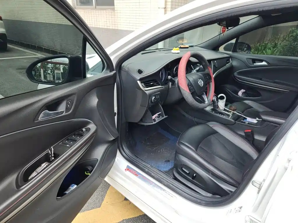 Фото 14 - Buick Verano
