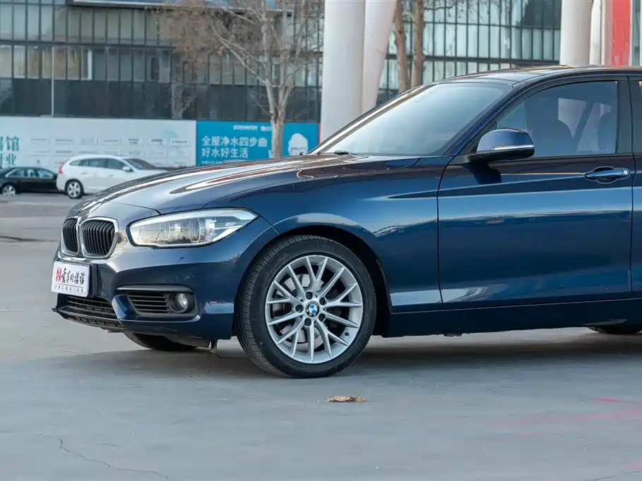 BMW 1 Series (Import) 2015 120i Leading фото 12