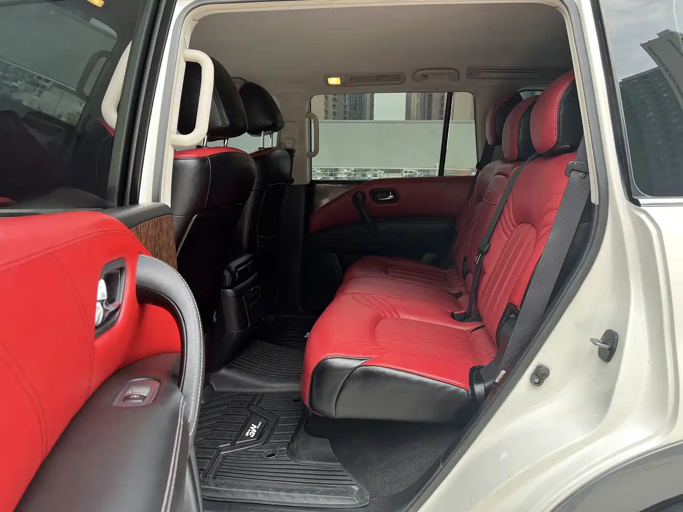 Nissan Patrol 2018 4.0L Leadership фото 8