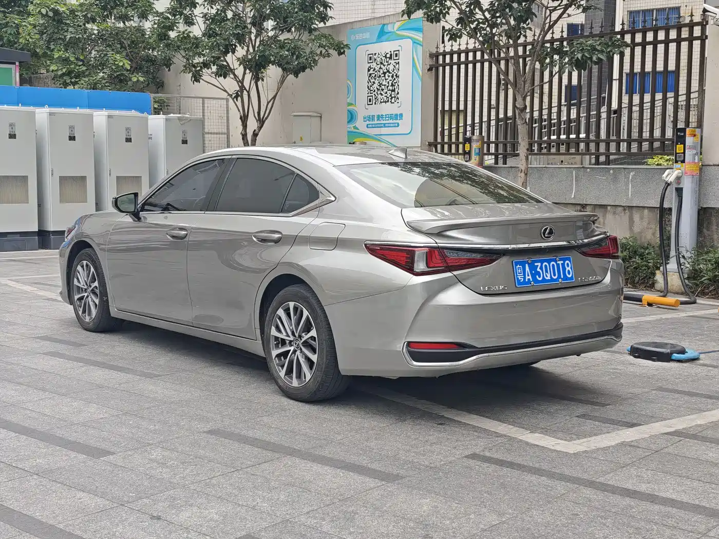 Lexus ES 2022 300h Excellence Edition фото 6