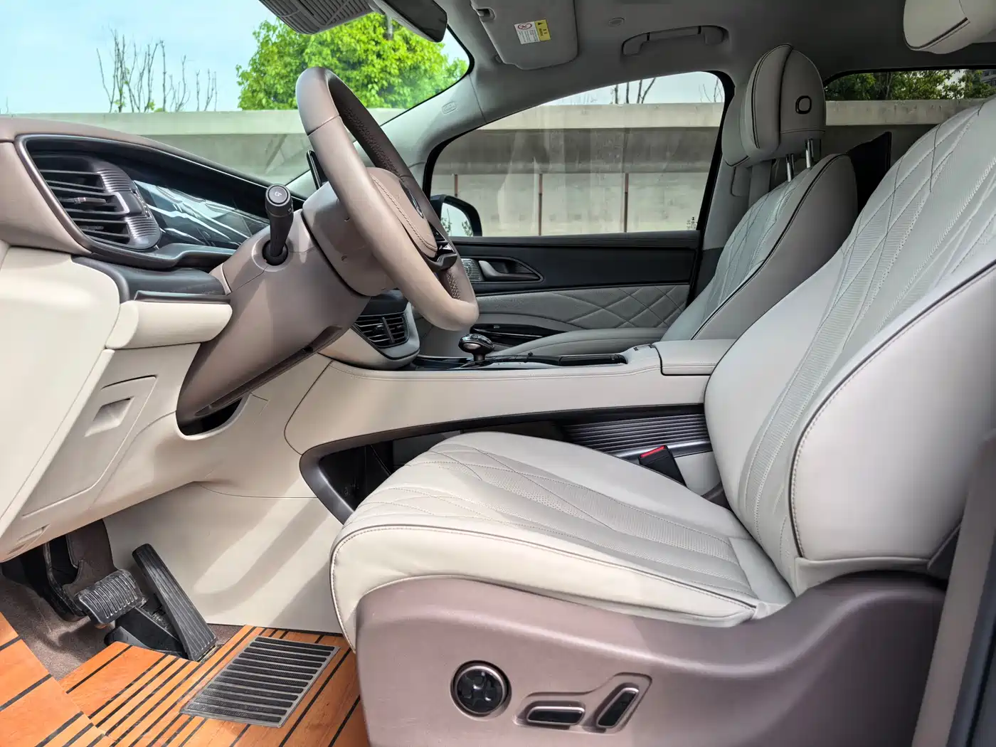 Denza D9 2022 DM-i 970 AWD Flagship фото 6