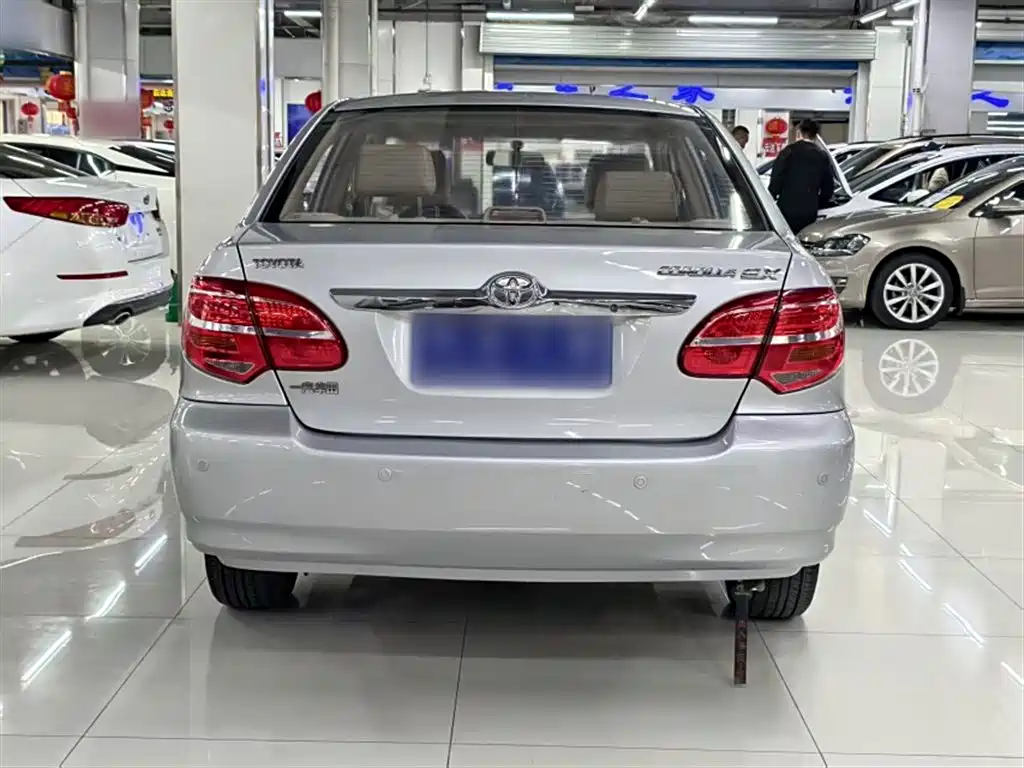 Toyota Corolla 2013 1.6L Manual Luxury Edition фото 7