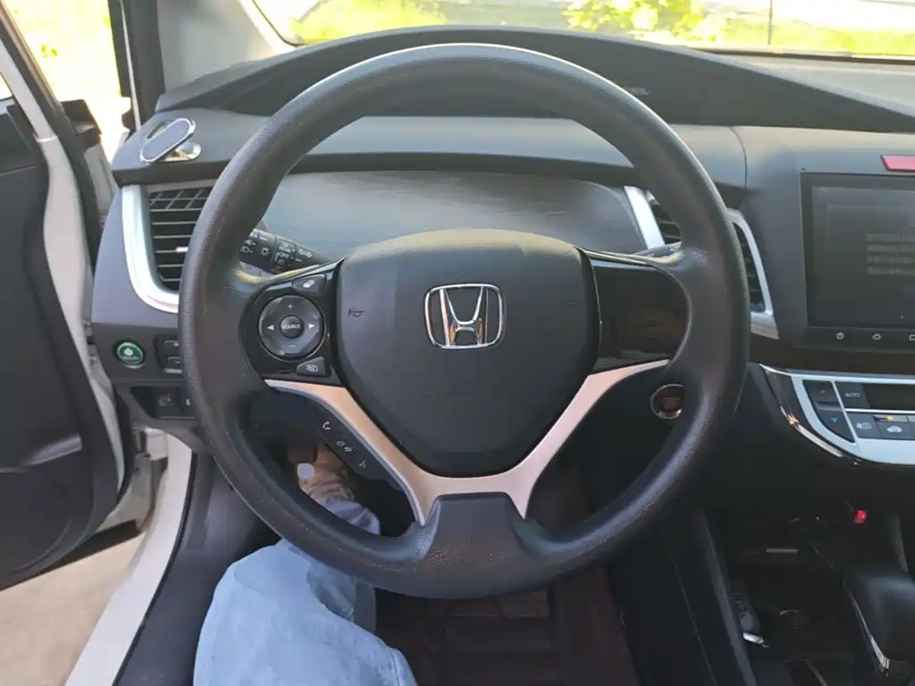 Honda Jade 2016 2016 1.8L Automatic Comfort Elite Version 5-seater