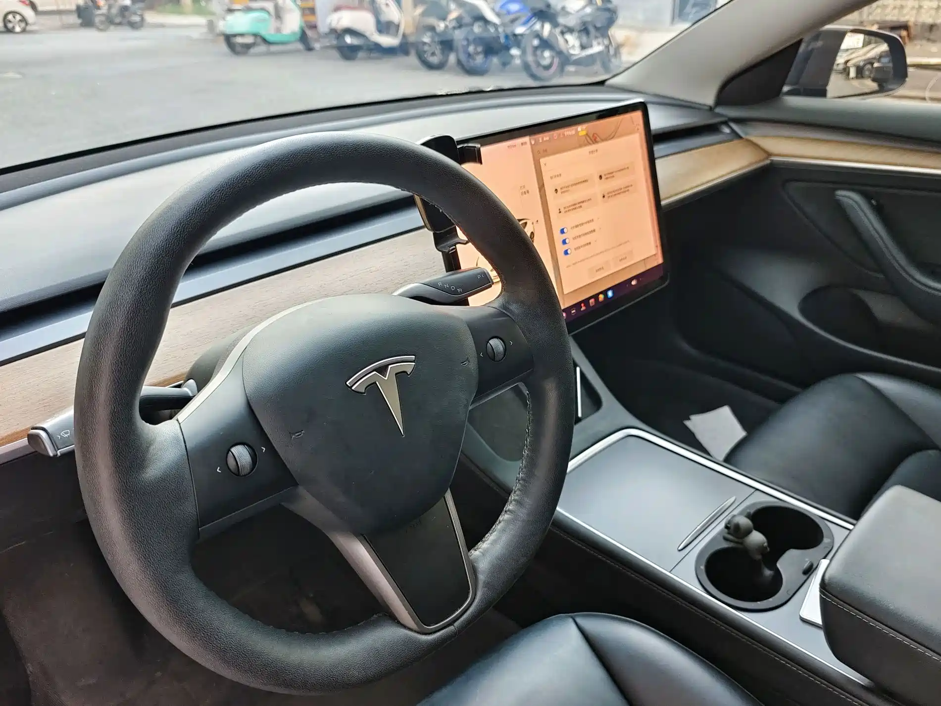 Фото 4 - Tesla Model 3