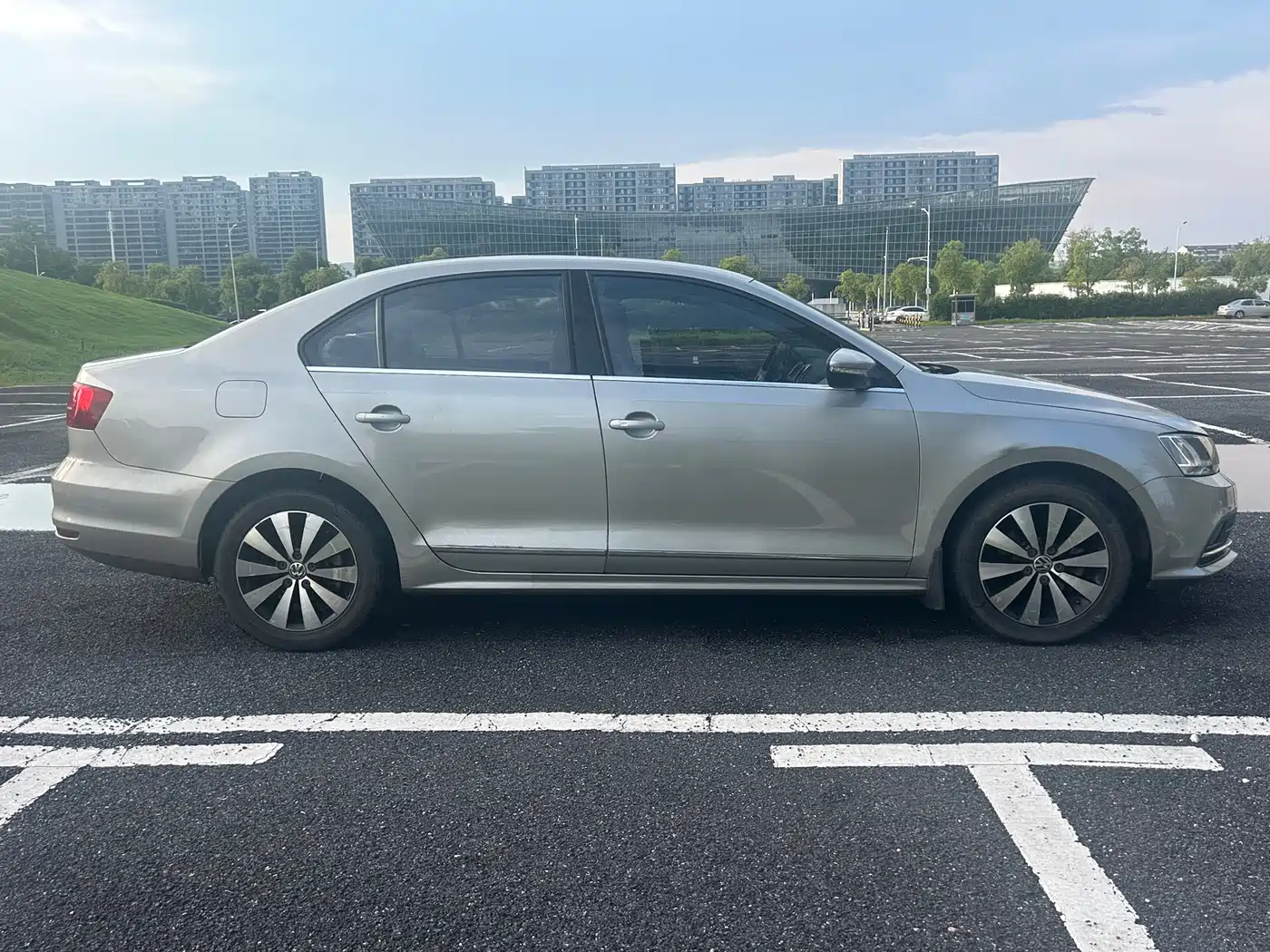 Volkswagen Sagitar 2018 1.6L Automatic Comfort фото 7