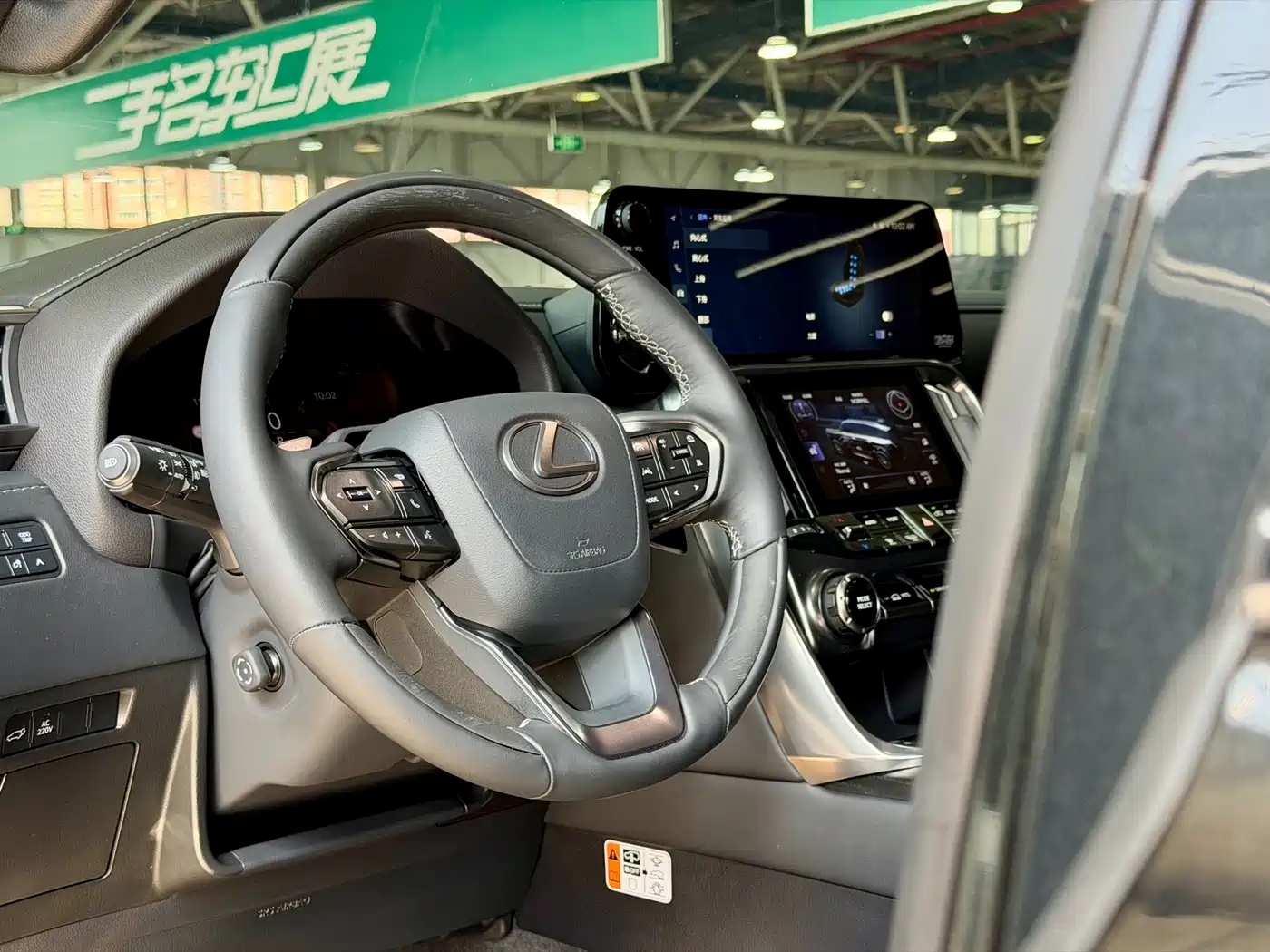Lexus LX 2025 700h OVERTRAIL Frontier Edition фото 6