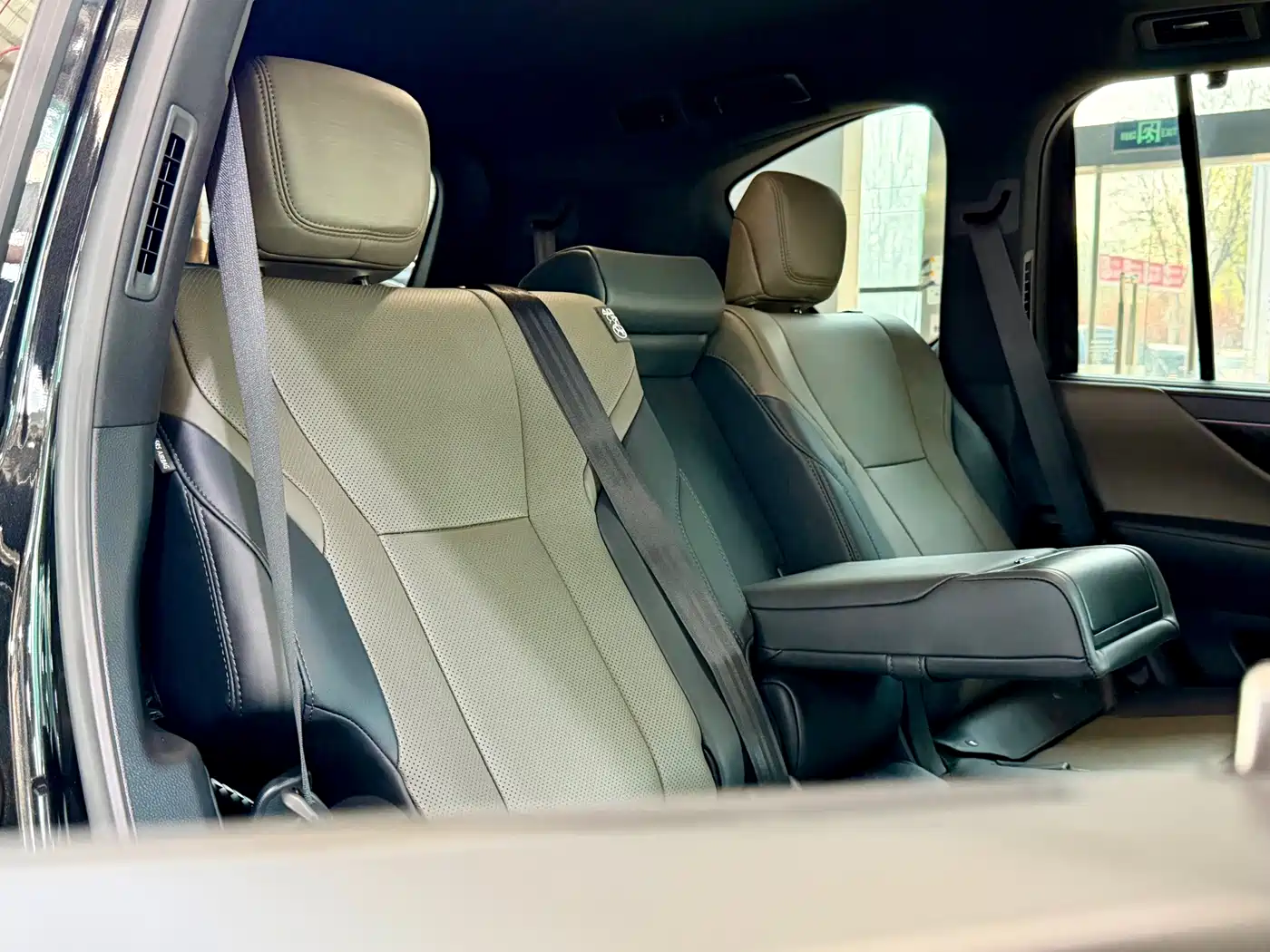 Lexus LX 2025 700h OVERTRAIL Frontier Edition фото 33