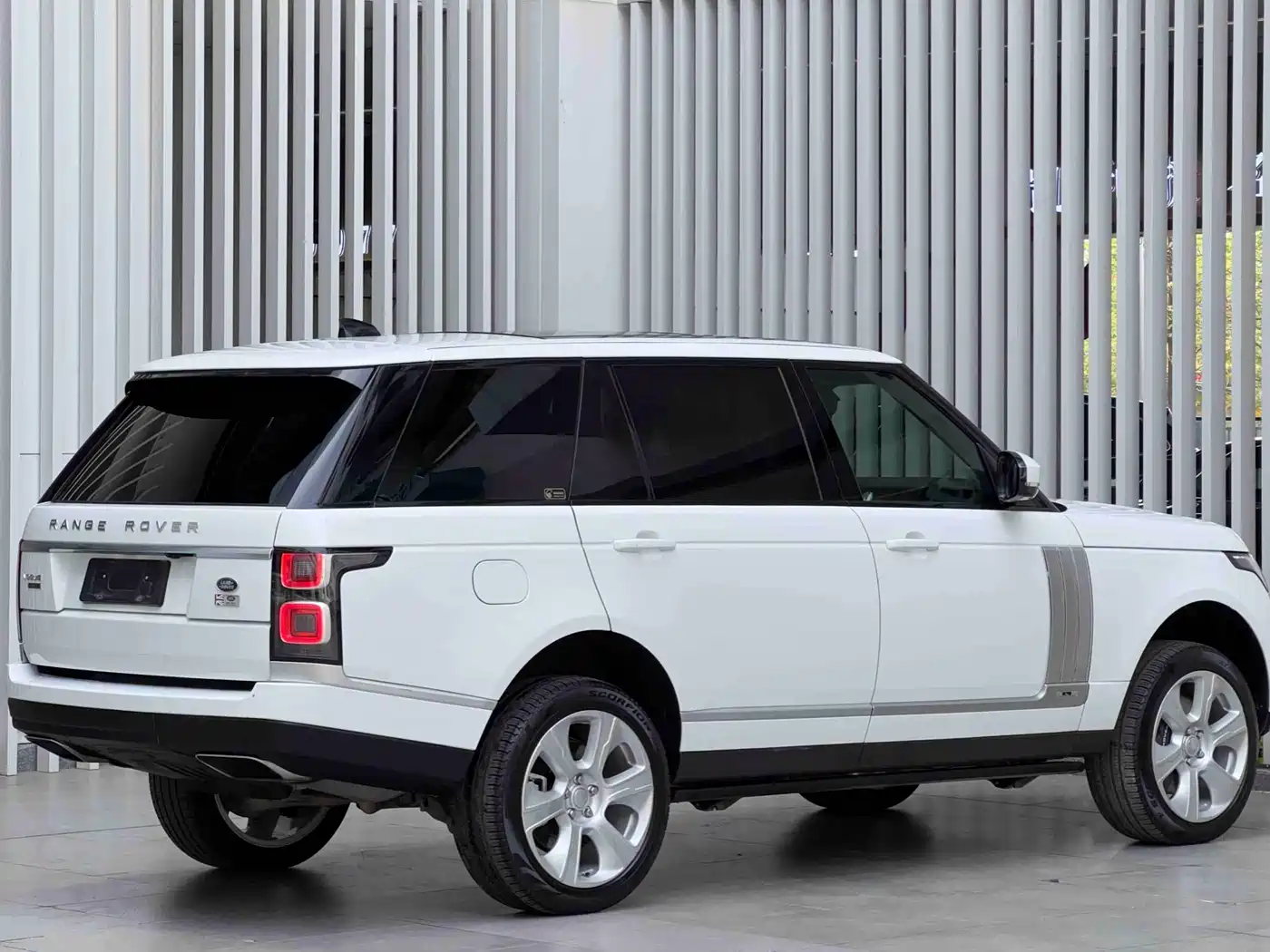 Land Rover Range Rover 2019 3.0 SC V6 Heritage Extended Edition фото 4