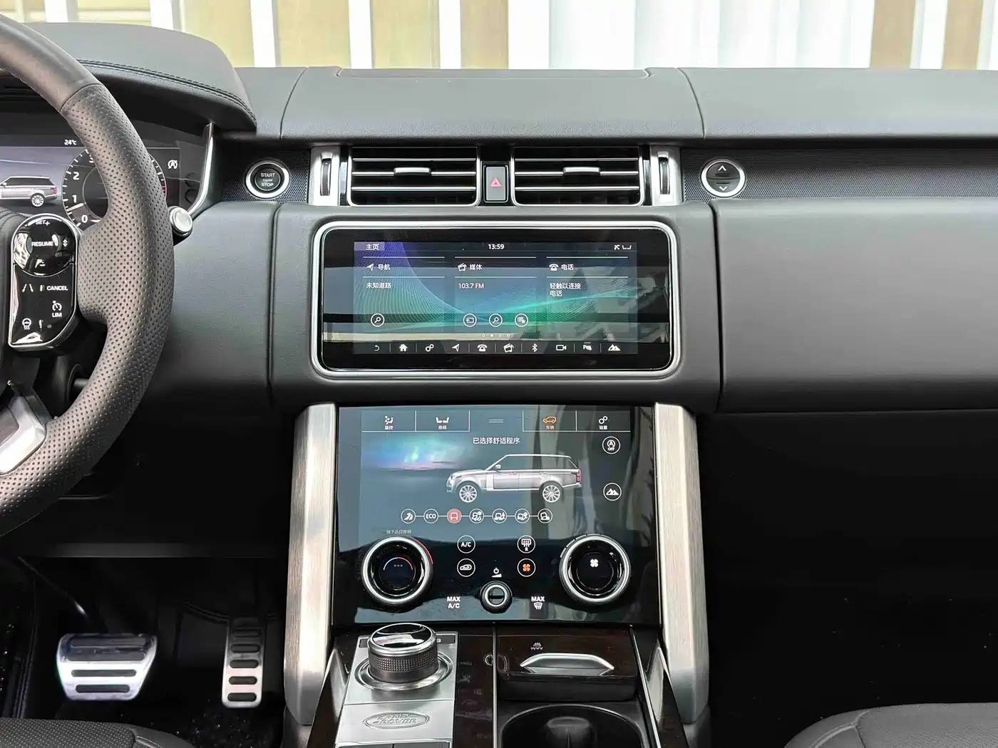 Land Rover Range Rover 2021 3.0 L6 Heritage Extended Classic Edition фото 20