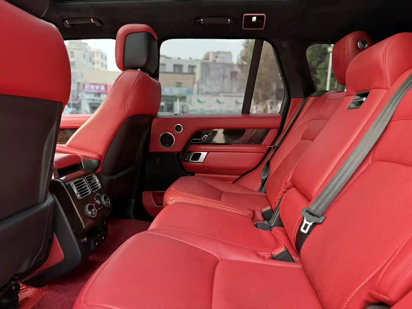 Land Rover Range Rover 2020 3.0 L6 Heritage Edition фото 6