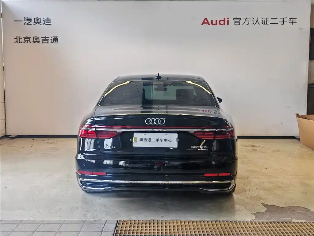Фото 2 - Audi A8